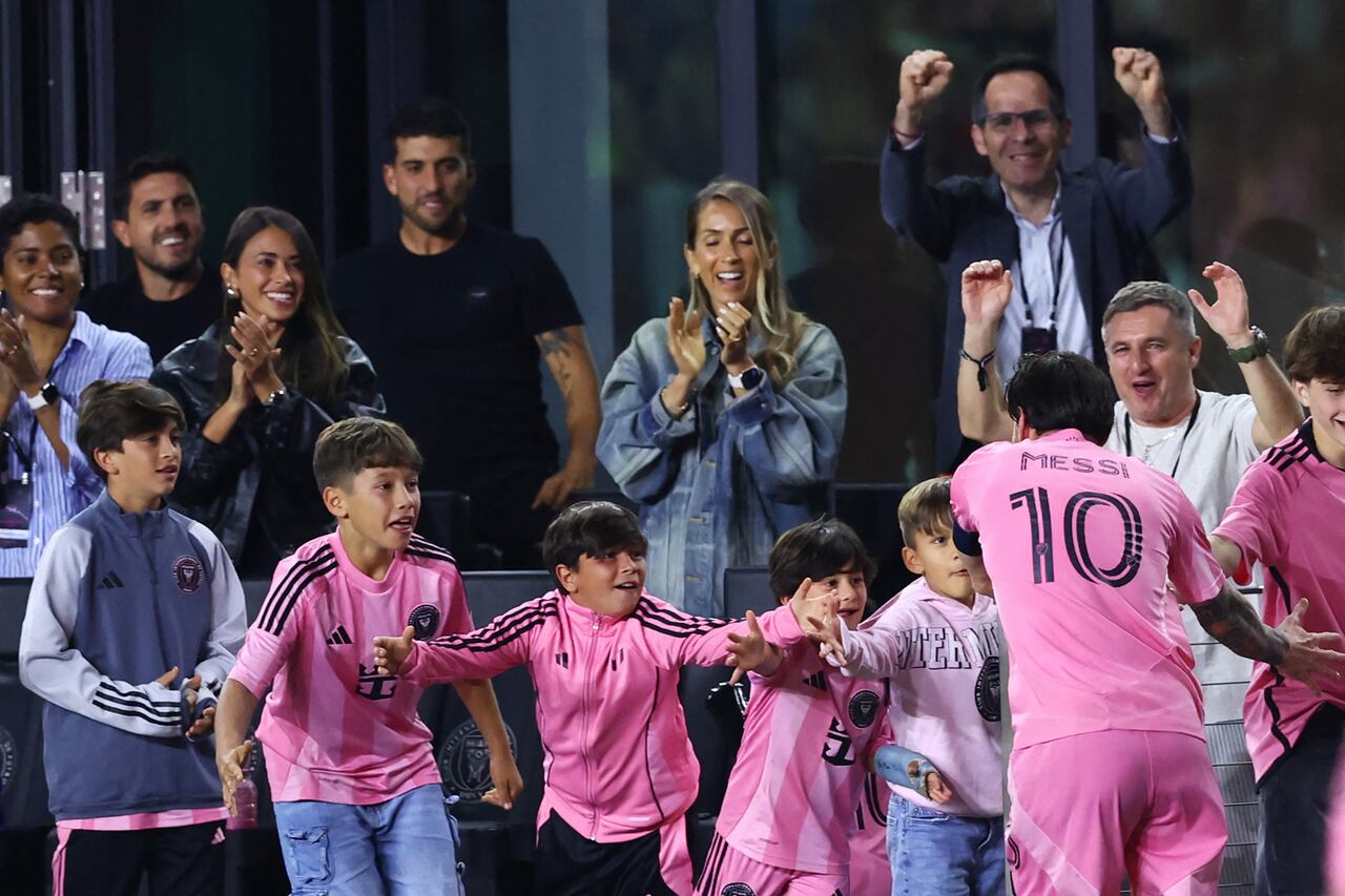Lionel Messi hizo una épica celebración junto a sus hijos y esposa.