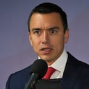 Ecuadorian presidential candidate Daniel Noboa, wearing a bulletproof vest, speaks on his arrival to the Ecuador TV headquarters before the beginning of the presidential debate in Quito, on August 13, 2023. (Photo by Rodrigo BUENDIA / AFP)