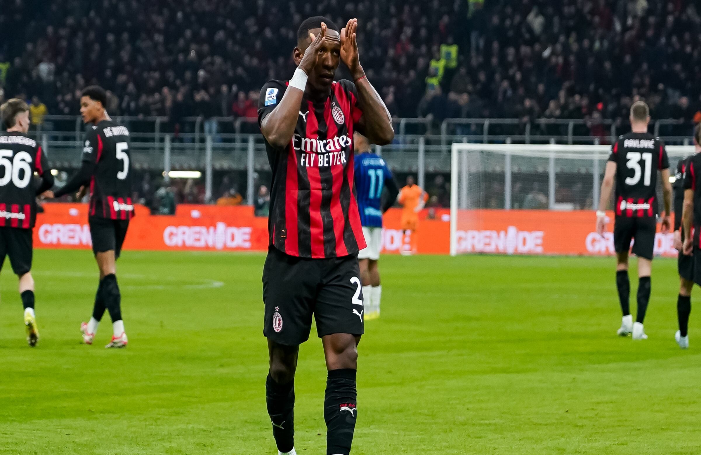 Pervis Estupiñán celebra el gol contra el Inter.