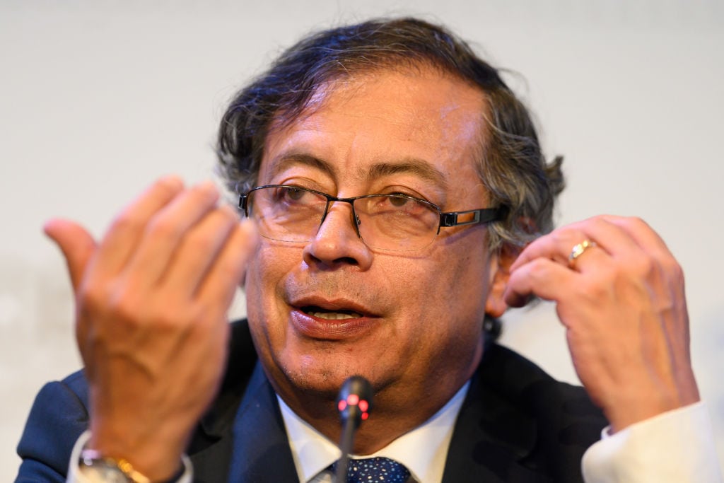 El presidente colombiano, Gustavo Petro durante una conferencia de prensa en la Cumbre de la Comunidad de Estados Latinoamericanos y Caribeños (CELAC) en Buenos Aires, el 24 de enero de 2023 (Foto de Manuel Cortina/SOPA Images/LightRocket vía Getty Images)