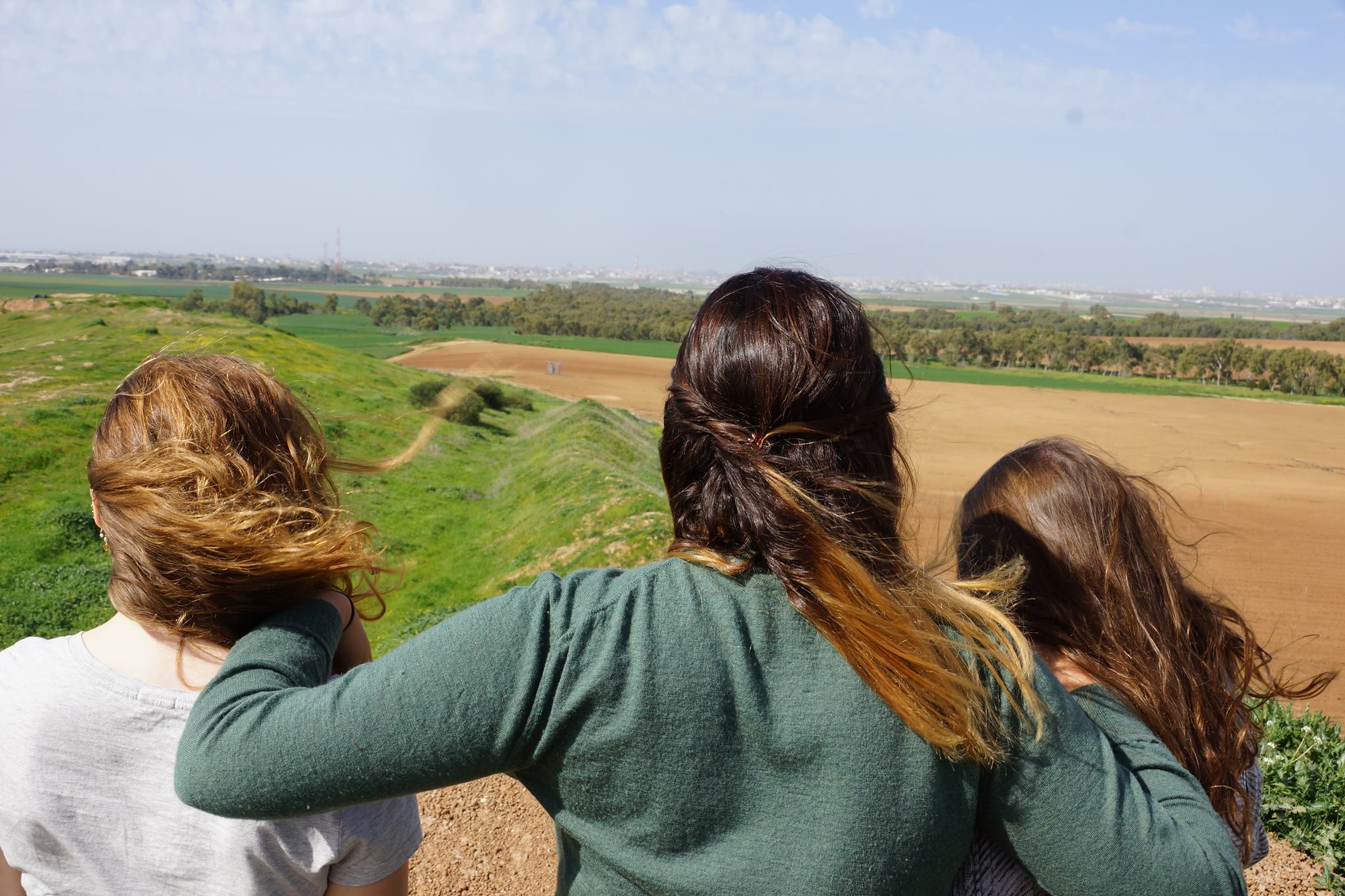 El grupo de combatientes contaba con armas y equipos de defensa para repeler el ataque