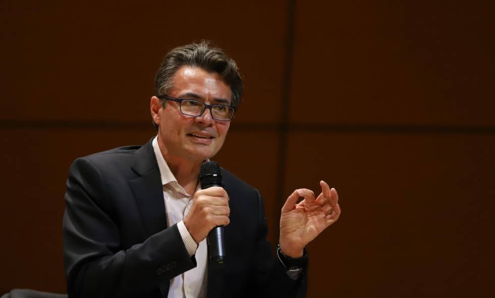 Alejandro Gaviria le dijo a SEMANA que "todo va a empeorar" en el país si se aprueba la reforma a la salud. 