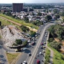 La Alcaldía incumplió su promesa de tener vaciado y sellado el predio en el que actualmente funciona la escombrera de la 50. La idea era utilizar un nuevo sitio más al oriente mientras se desarrolla el proyecto del parque de aprovechamiento de residuos, pero desde la Uaesp dijeron que lo harán "pronto". La comunidad ya no les cree y los chaneros harán bloqueos en los próximos días si no les dan una solución. Fotos: Raúl Palacios / El País.