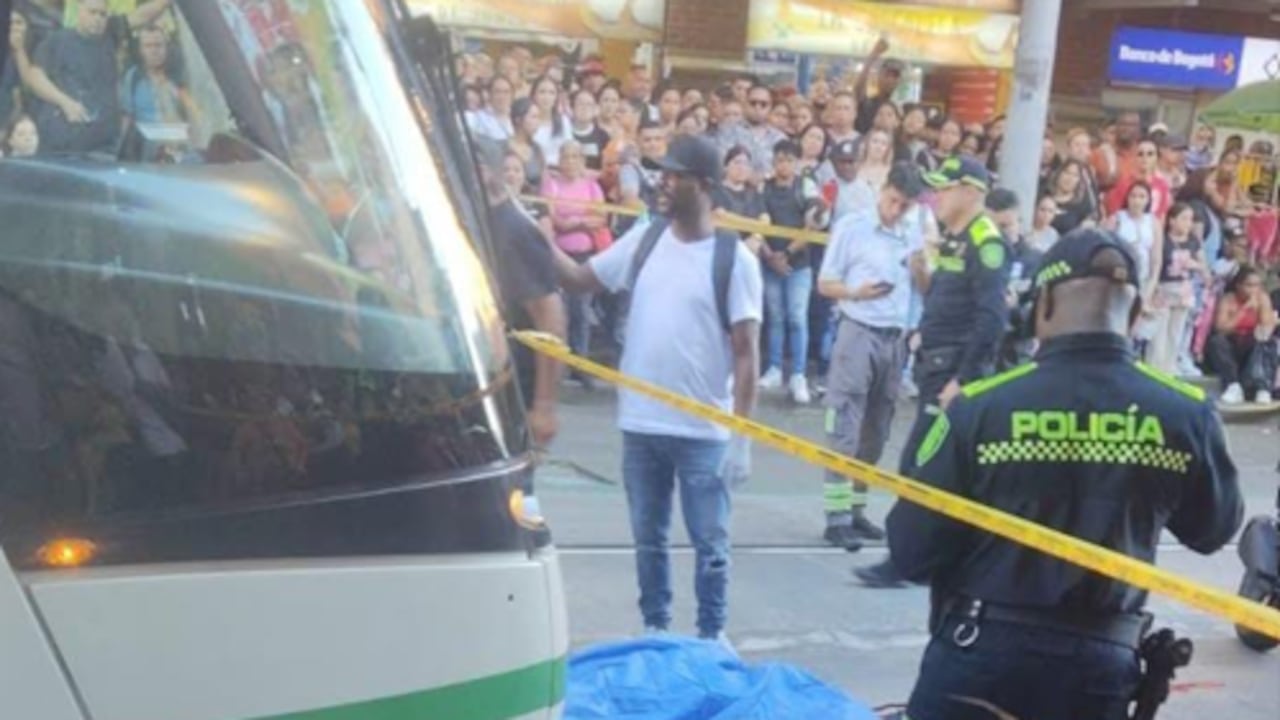 Peatón muere arrollado por el tranvía de Medellín.