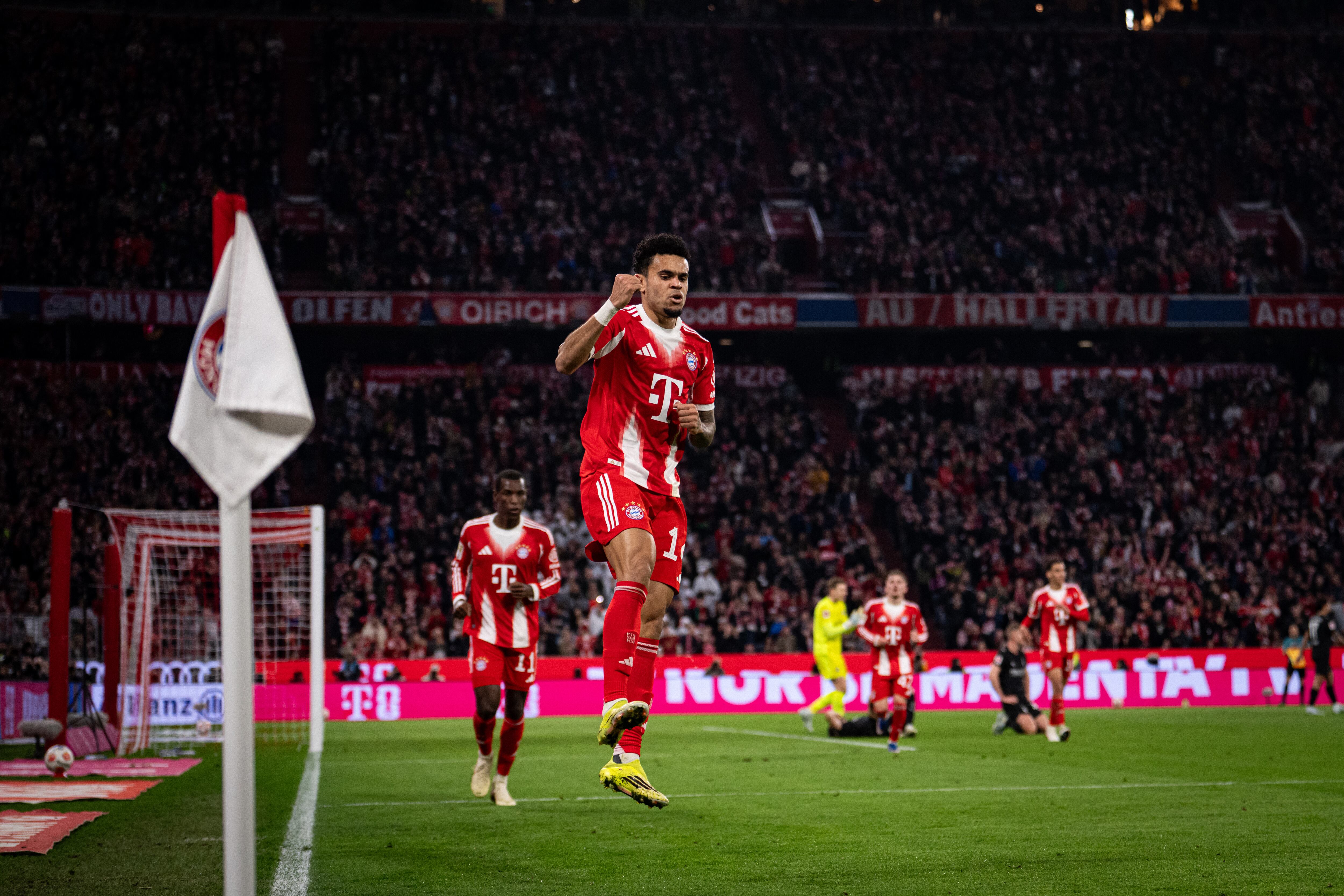 Luis Díaz celebra el gol contra el Mönchengladbach.