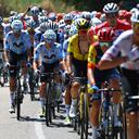 Einer Rubio, ciclista del Movistar Team, en medio del pelotón