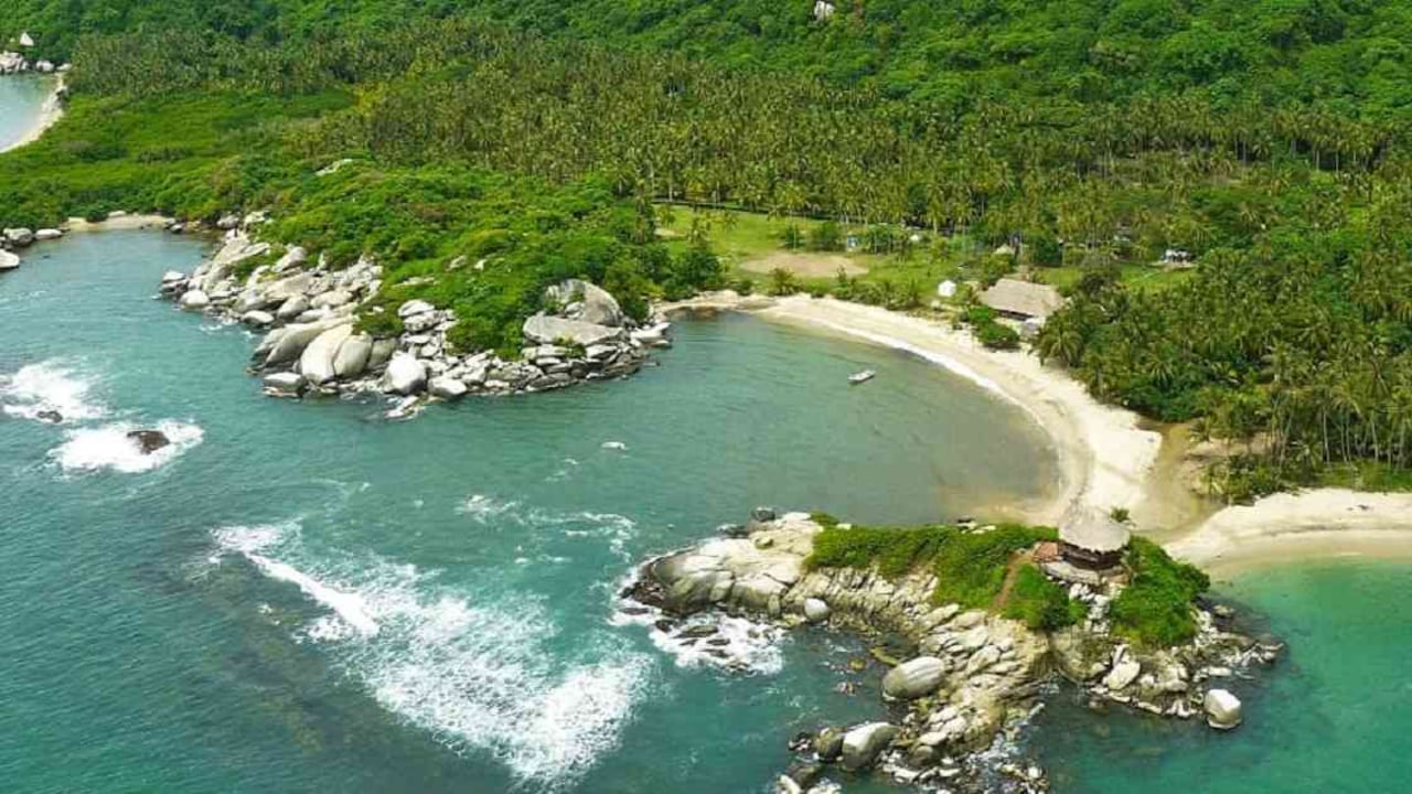 El Parque Tayrona es una de las maravillas naturales más populares de Colombia. Su belleza se extiende por 225 kilómetros cuadrados. Foto: Parques Nacionales Naturales.