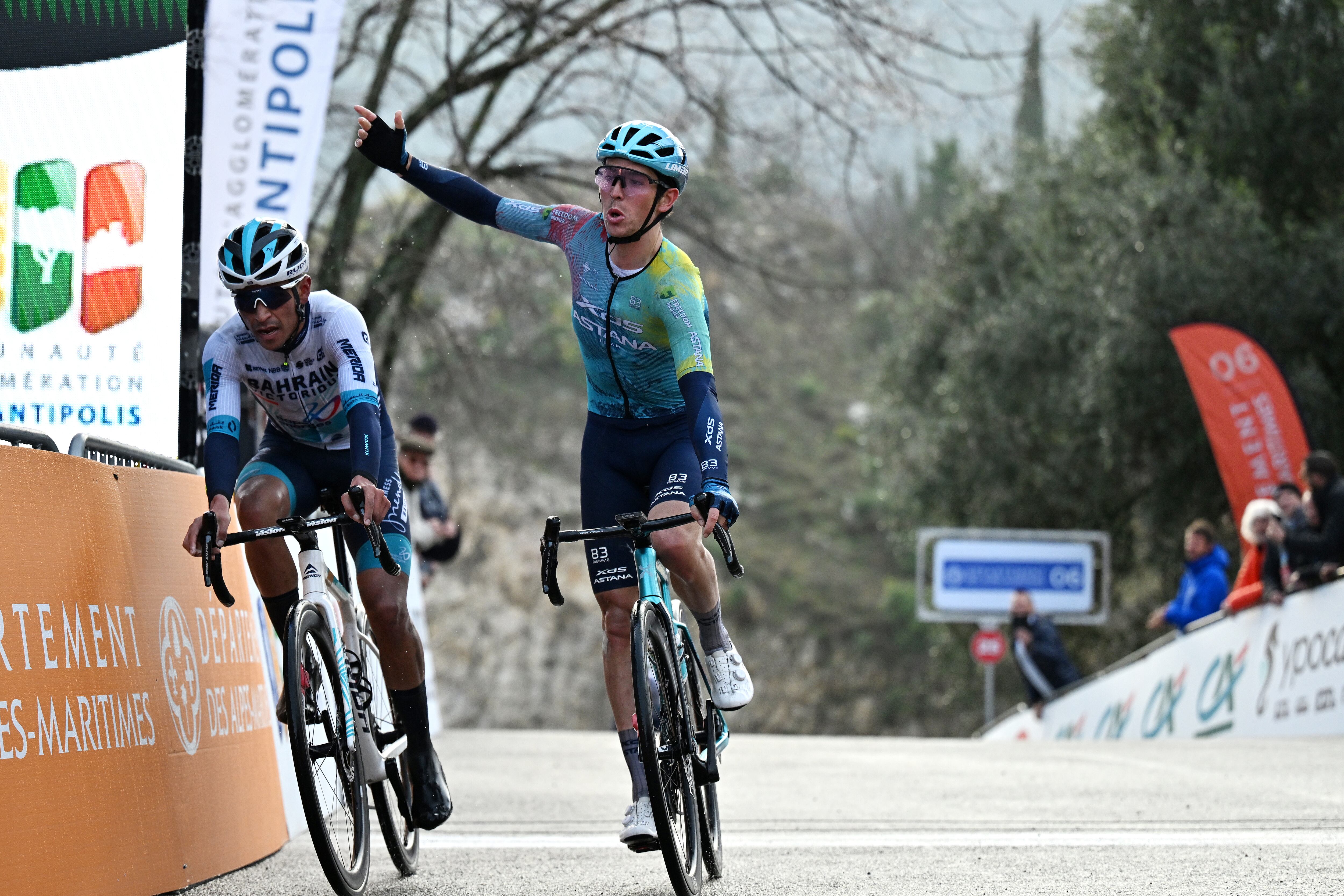 Christian Scaroni le ganó por nada a Santiago Buitrago en la primera etapa del Tour de los Alpes Marítimos.