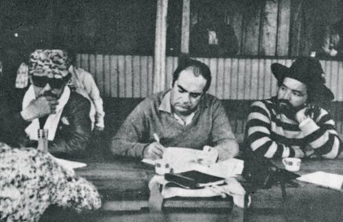 Los diálogos de paz en el gobierno del presidente Belisario Betancur fueron una esperanza fallida para el país. En la imagen, Jacobo Arenas, el general José Joaquín Matallana y Raúl Reyes. 
