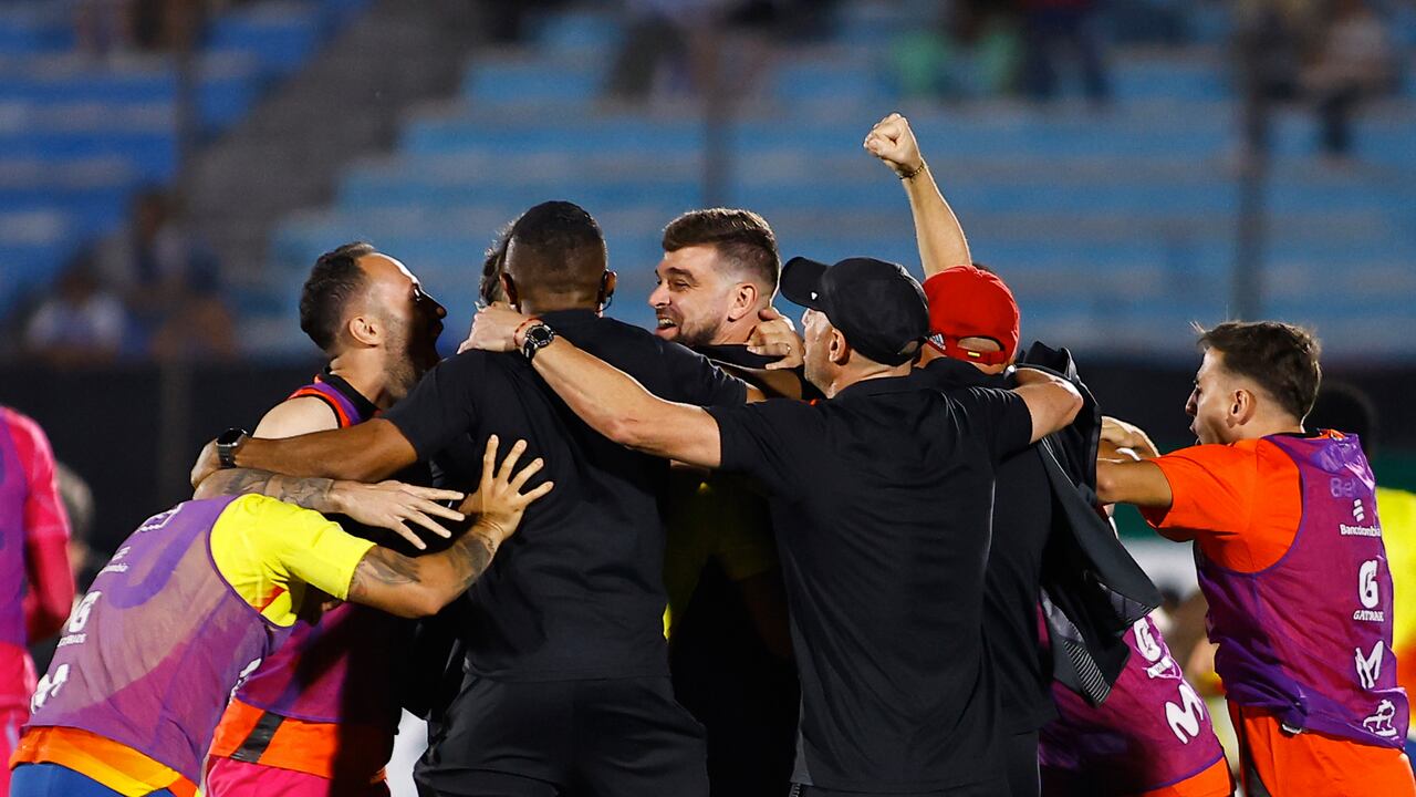 Selección Colombia en su visita a Uruguay por eliminatorias.