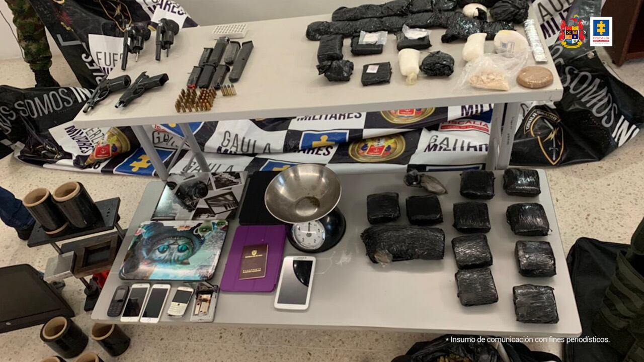 La Fiscalía capturó a 10 personas entre ellos funcionarios del Inpec que cobraban por permisos y el ingreso de elementos prohibidos a las cárceles.