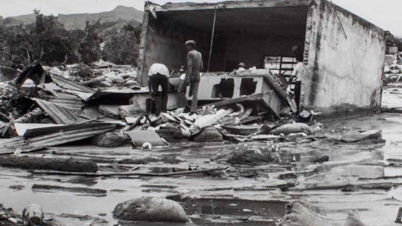 Miles de edificaciones fueron arrasadas y saqueadas después por inescrupulosos que no se conmovieron con la terrible tragedia. Crédito: Archivo Semana / Carlos Linares Pinzón.