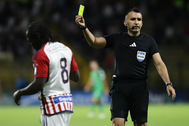 Carlos Betancur, árbitro de La Equidad vs. Junior
