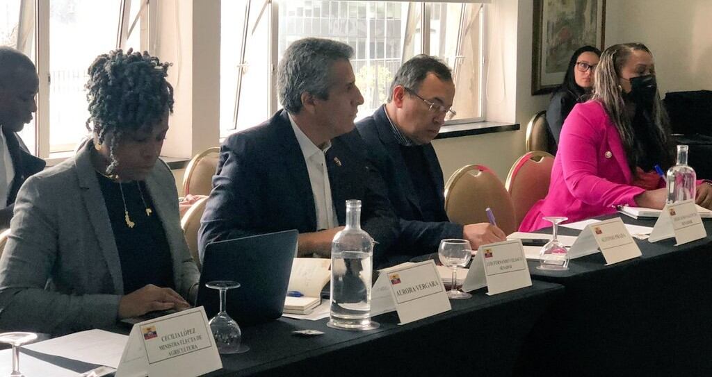 Luis Fernando Velasco y Alfonso Prada, dos de los delegados de Petro en la reunión de la Embajada de Estados Unidos en Colombia.