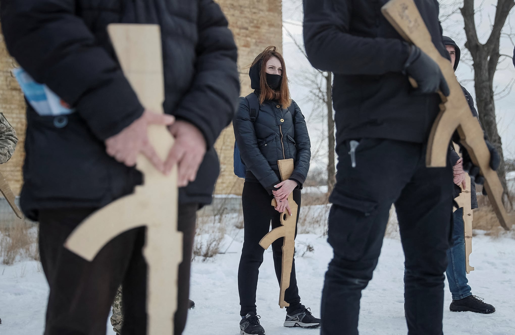 civiles ucranianos entrenan en caso de combate con Rusia