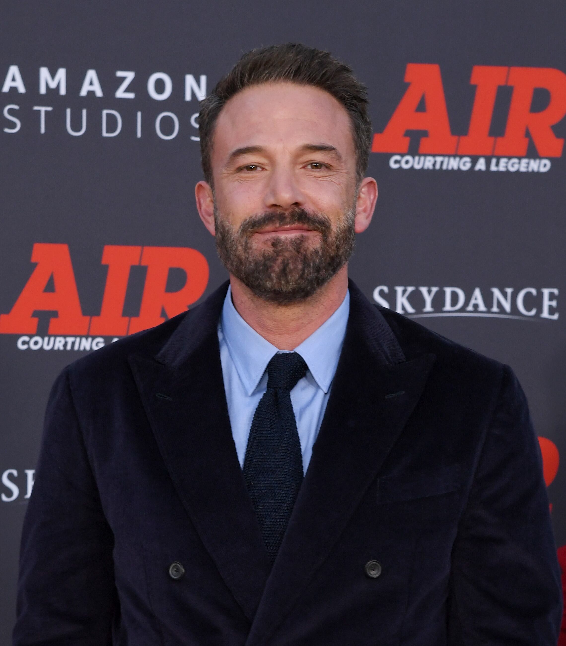 El actor vivió en México por 1 año.