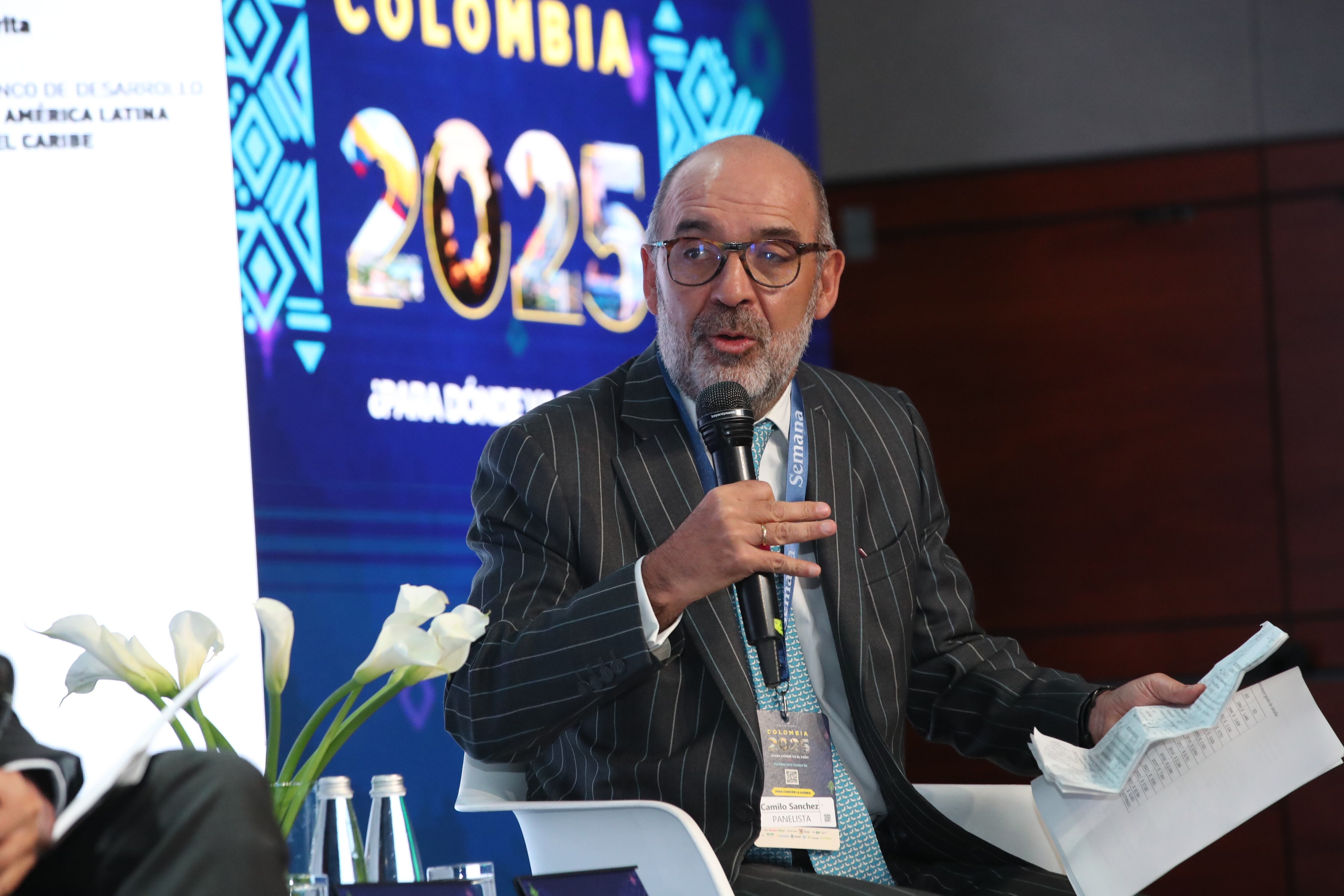 Gran Foro Colombia 2025 Fecha: miércoles 29 de enero de 2025 PANEL | Recuperación económica: ¿cómo va la inversión? Objetivo: analizar cuáles son los sectores que más se están moviendo en el país, identificar las tendencias recientes en la inversión privada y extranjera en Colombia que puedan estar contribuyendo a su contracción. ● ● ● Ángela Samper Socia & Office Manager Colombia, McKinsey & Company José Ignacio López Presidente de la Asociación Nacional de Instituciones Financieras (Anif) Camilo Sánchez Presidente del Consejo Gremial y Andesco Moderador: Carlos Enrique Rodríguez Subdirector de SEMANA