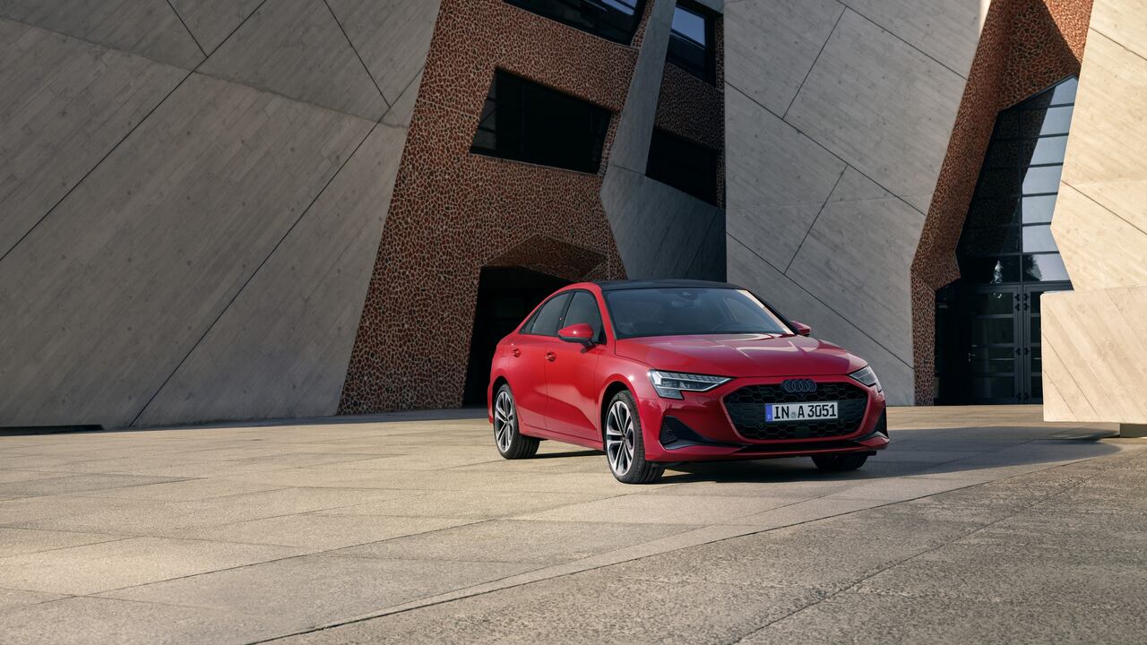 Acelera de 0 a 100 kilómetros por hora en 8,1 segundos y alcanza una velocidad máxima de 231 km/h.