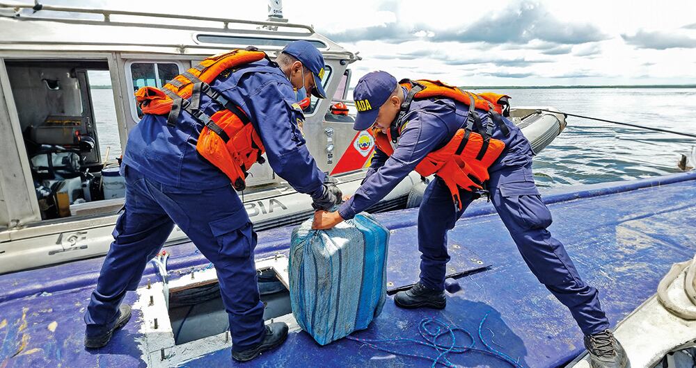 Miembros de la Armada estaban involucrados en el entramado.
