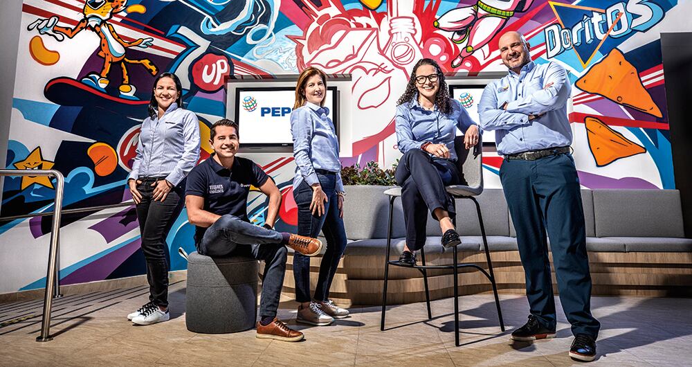 De izquierda a derecha:Mary Carmen Parra, directora senior de marketing para PepsiCo en la región Andina; Alexánder Rodríguez, sales strategy senior manager; María Paula Cano, directora de asuntos corporativos para Latinoamérica en PepsiCo y directora de la Fundación PepsiCo Colombia; Begoña Aristy Capitán, vicepresidenta y general manager para PepsiCo Alimentos en la región Andina, y Carlos Pacheco, general manager para PepsiCo Alimentos Colombia.