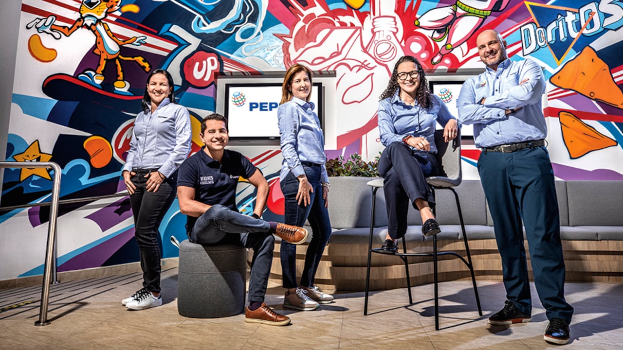 De izquierda a derecha:Mary Carmen Parra, directora senior de marketing para PepsiCo en la región Andina; Alexánder Rodríguez, sales strategy senior manager; María Paula Cano, directora de asuntos corporativos para Latinoamérica en PepsiCo y directora de la Fundación PepsiCo Colombia; Begoña Aristy Capitán, vicepresidenta y general manager para PepsiCo Alimentos en la región Andina, y Carlos Pacheco, general manager para PepsiCo Alimentos Colombia.