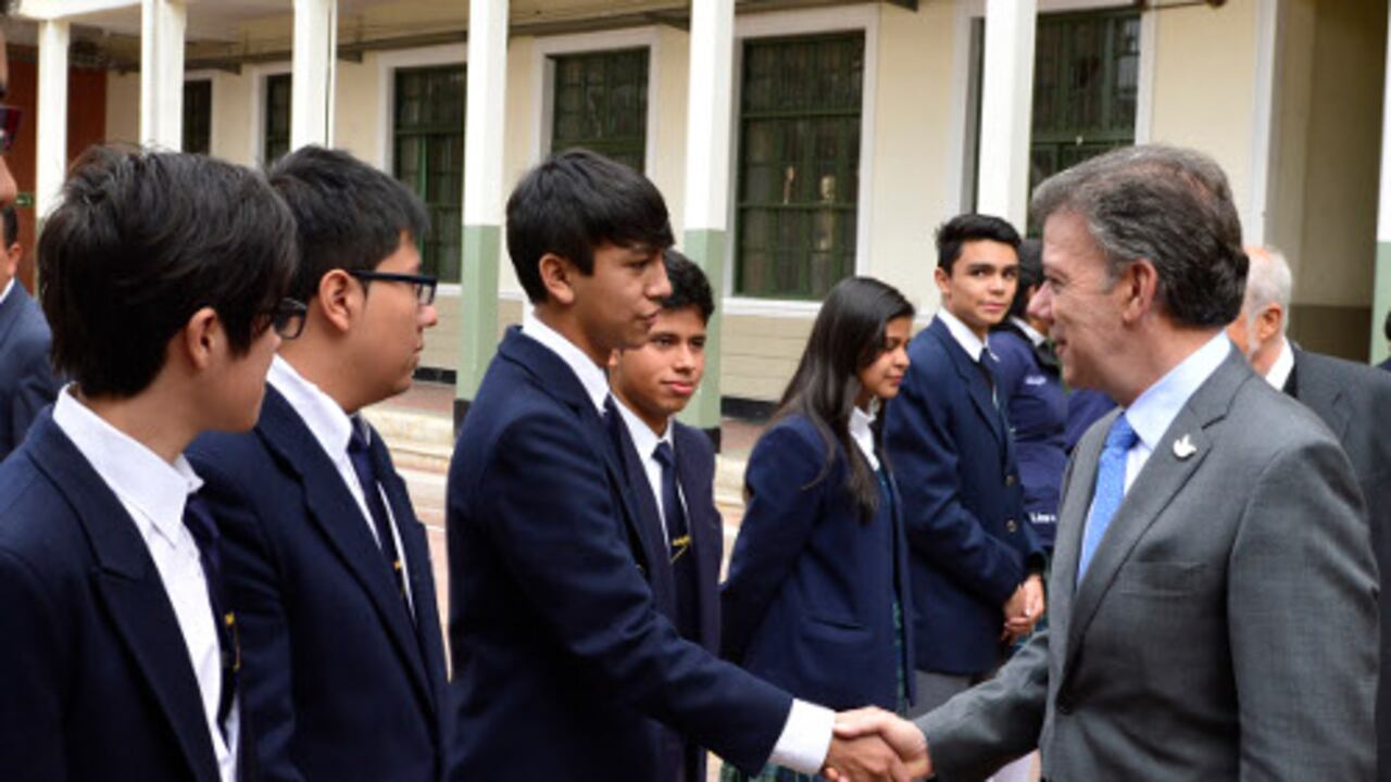 El Presidente de la República, Juan Manuel Santos, calificó como apremiante la necesidad de aprender inglés, al intervenir en el lanzamiento del Programa Nacional de Inglés llevado a cabo en Bogotá.