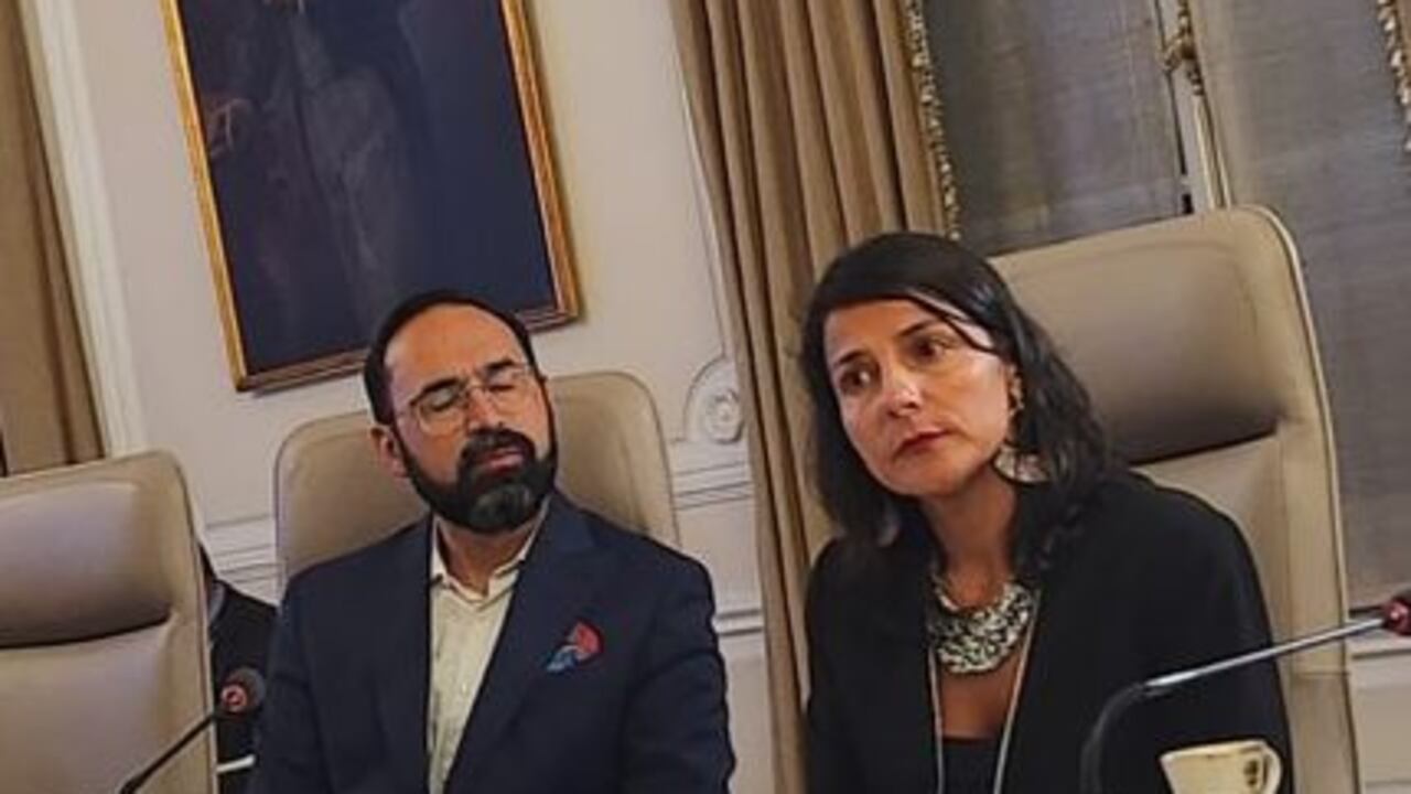Irene Vélez y Omar Andrés Camacho Morale en consejo de ministros.