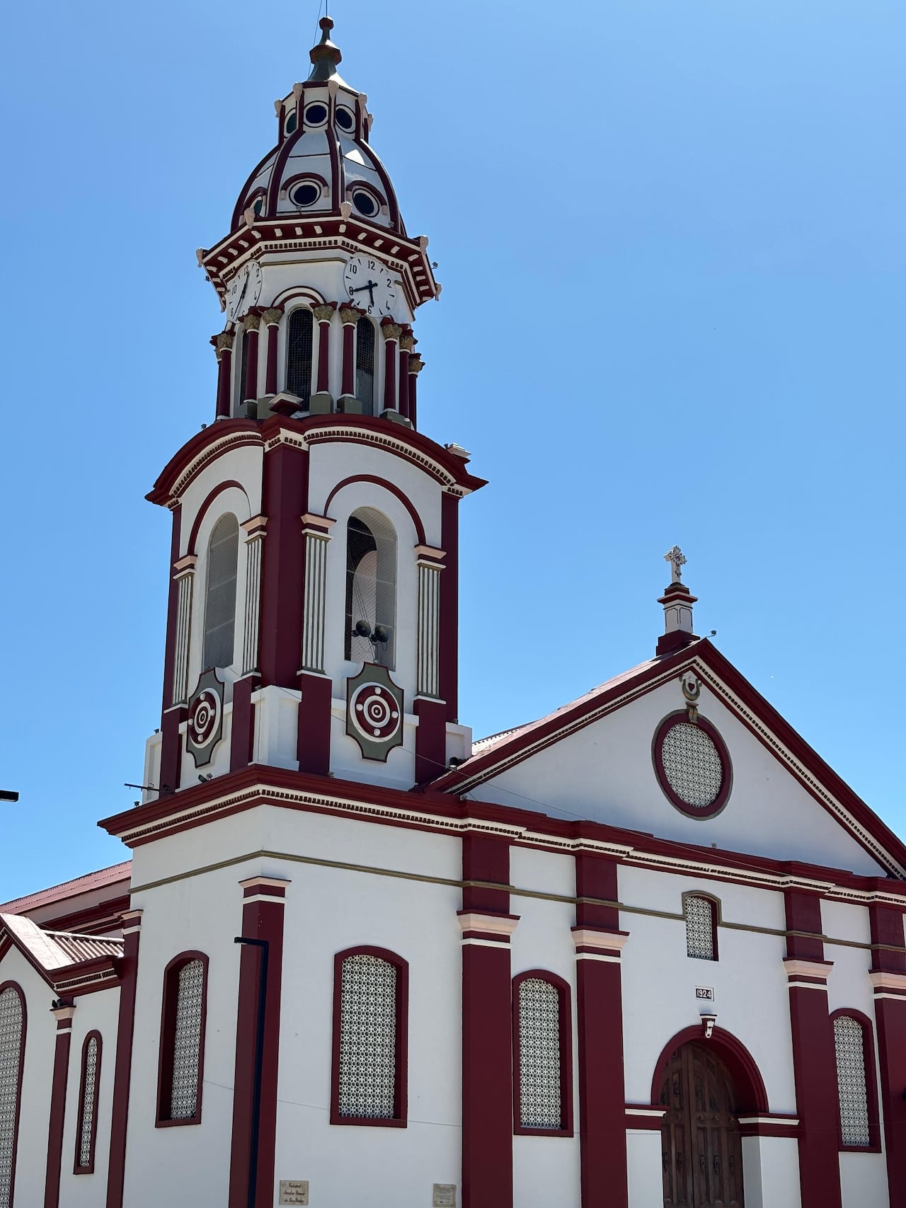 Iglesia 'atravesada'