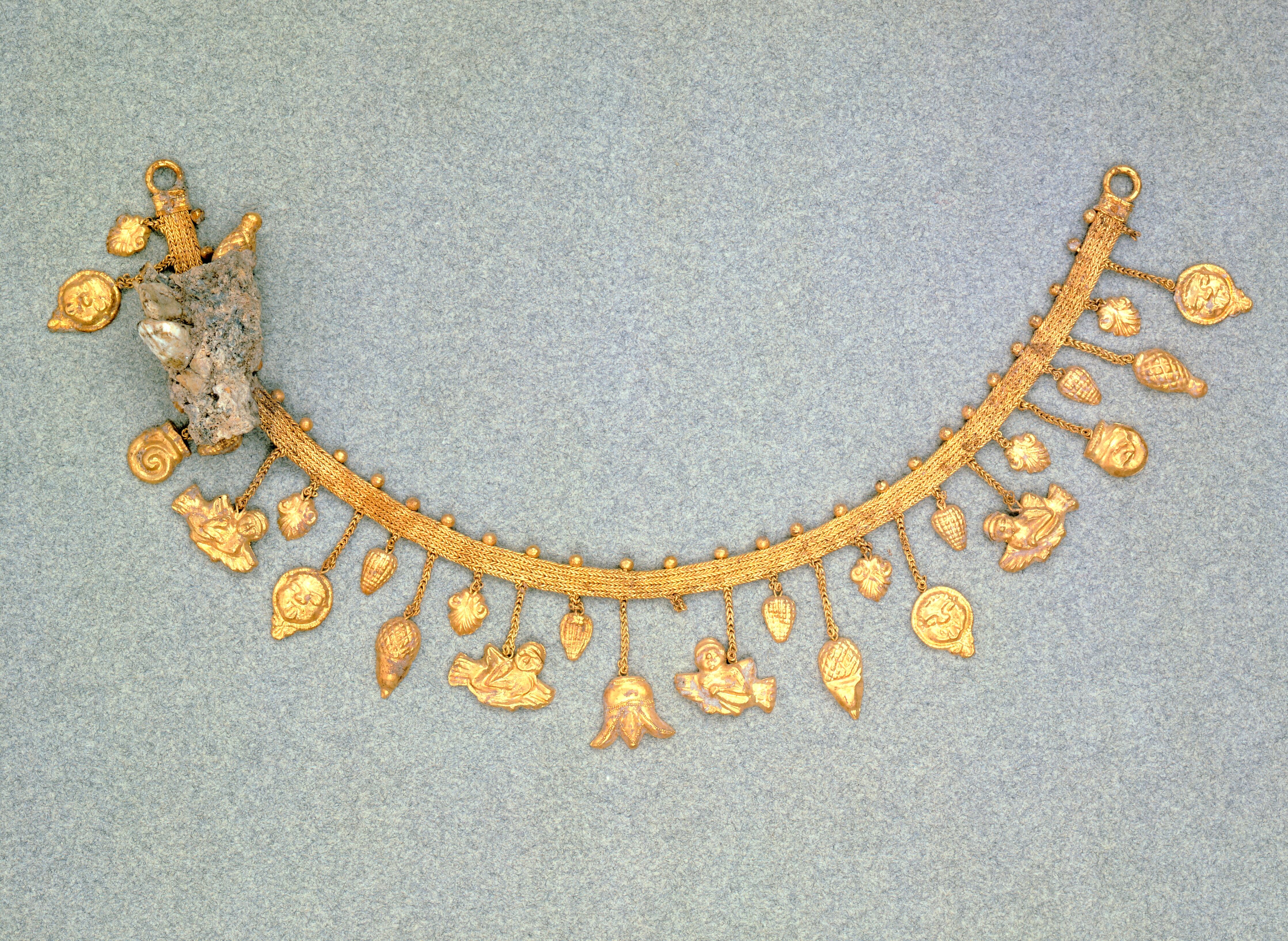 Los collares tenían más de 200 años de antigüedad. Imagen de referencia