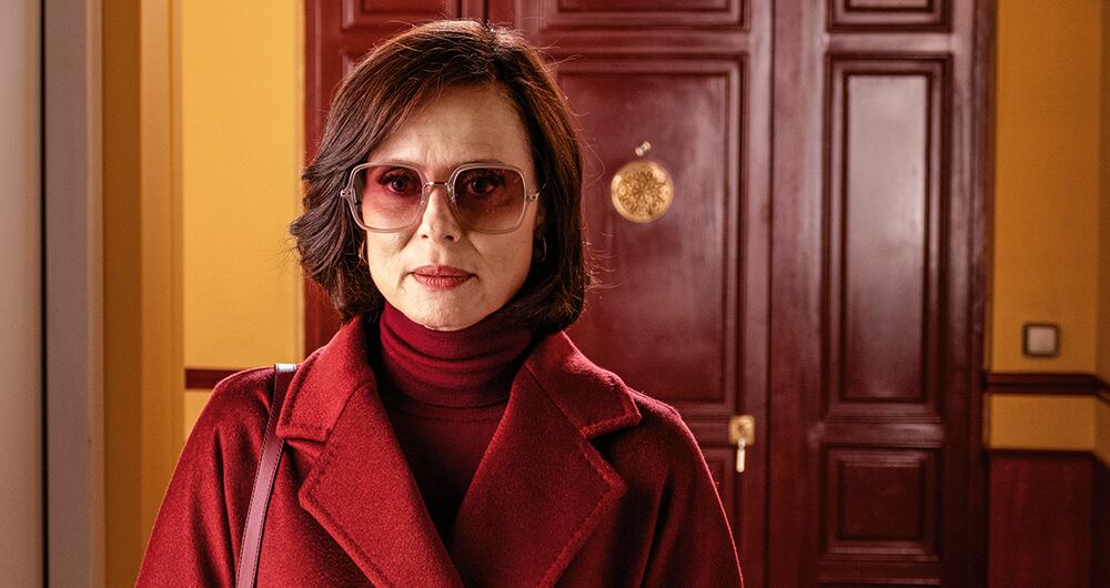  Aitana Sánchez-Gijón interpreta a Teresa, la madre de la joven Ana, la abuela de su bebé, una mujer sin instinto maternal. Almodóvar asegura que jamás escribió un personaje como ella. 