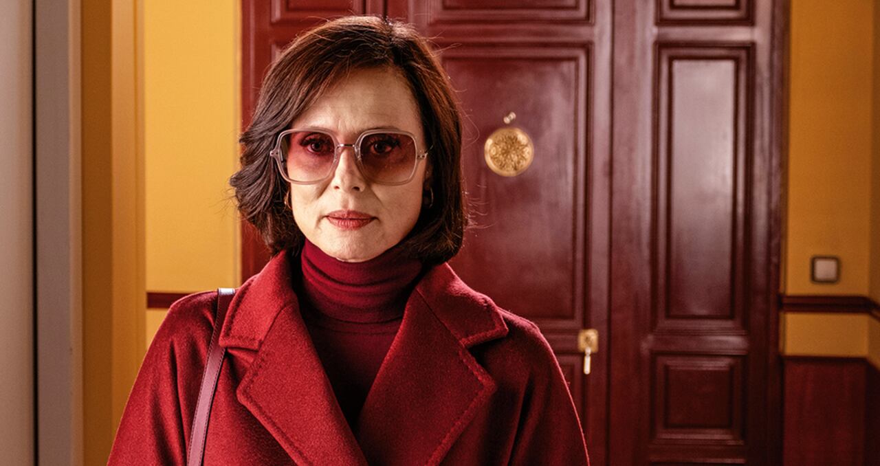 Aitana Sánchez-Gijón interpreta a Teresa, la madre de la joven Ana, la abuela de su bebé, una mujer sin instinto maternal. Almodóvar asegura que jamás escribió un personaje como ella.