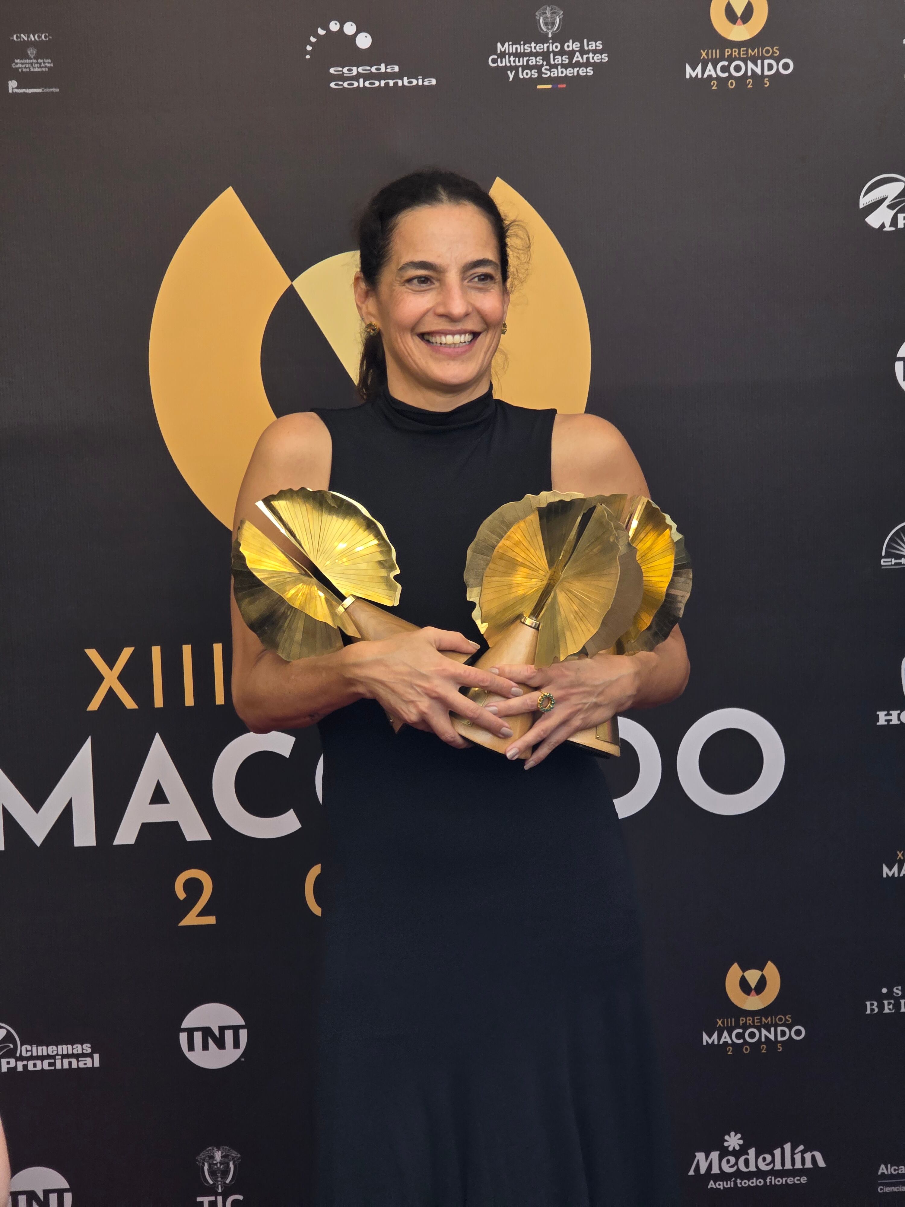 Patricia Castañeda, la gran ganadora de la noche, en persona suya y de su película 'Estimados Señores'.