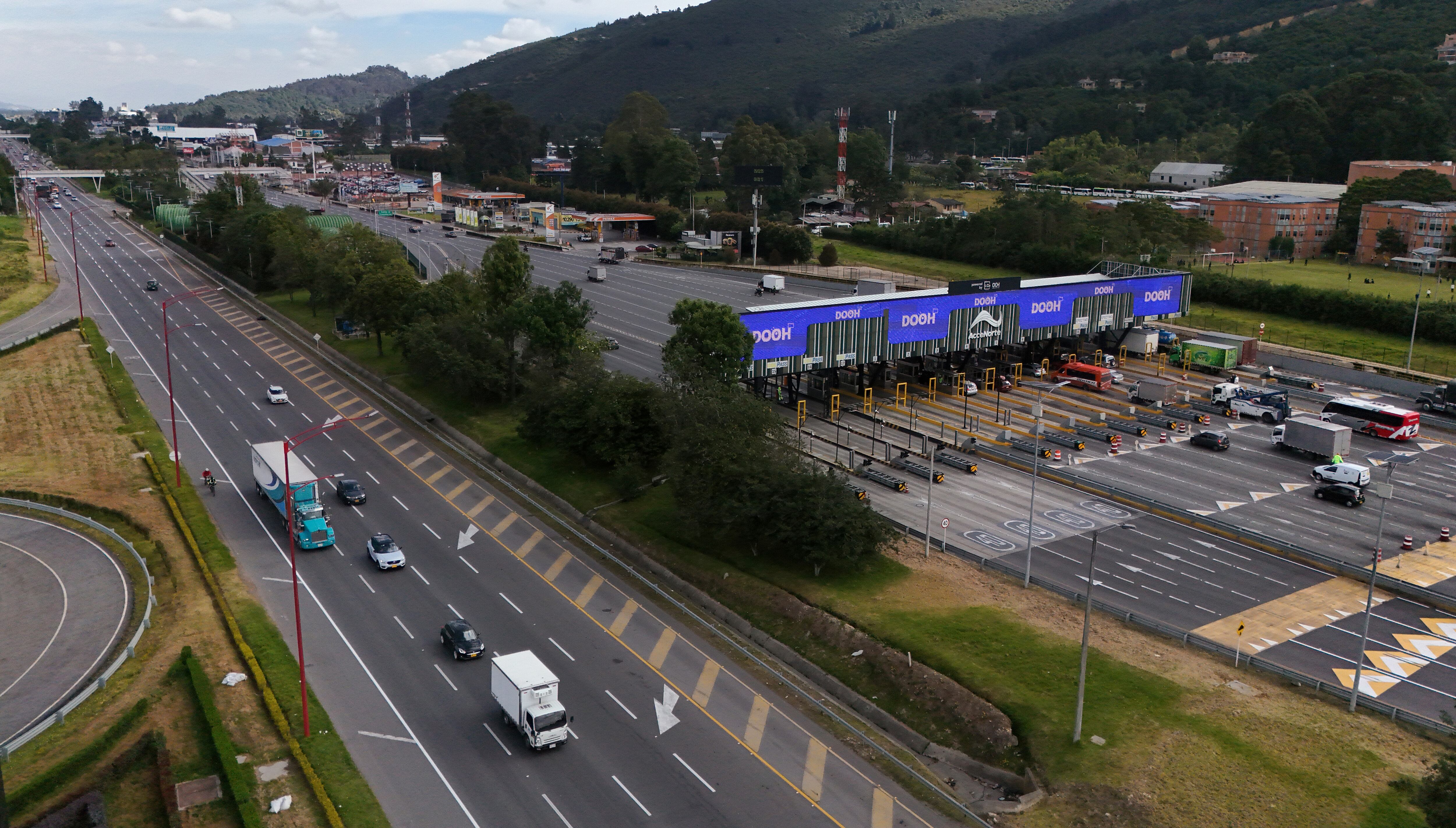 Peaje Andes ubicado en la Autopista Norte vía Bogotá-Chía.