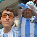 El hincha cuestionó a otros asistentes al estado afirmando que 'pagaron una boleta' para quedarse callados y no alentar.