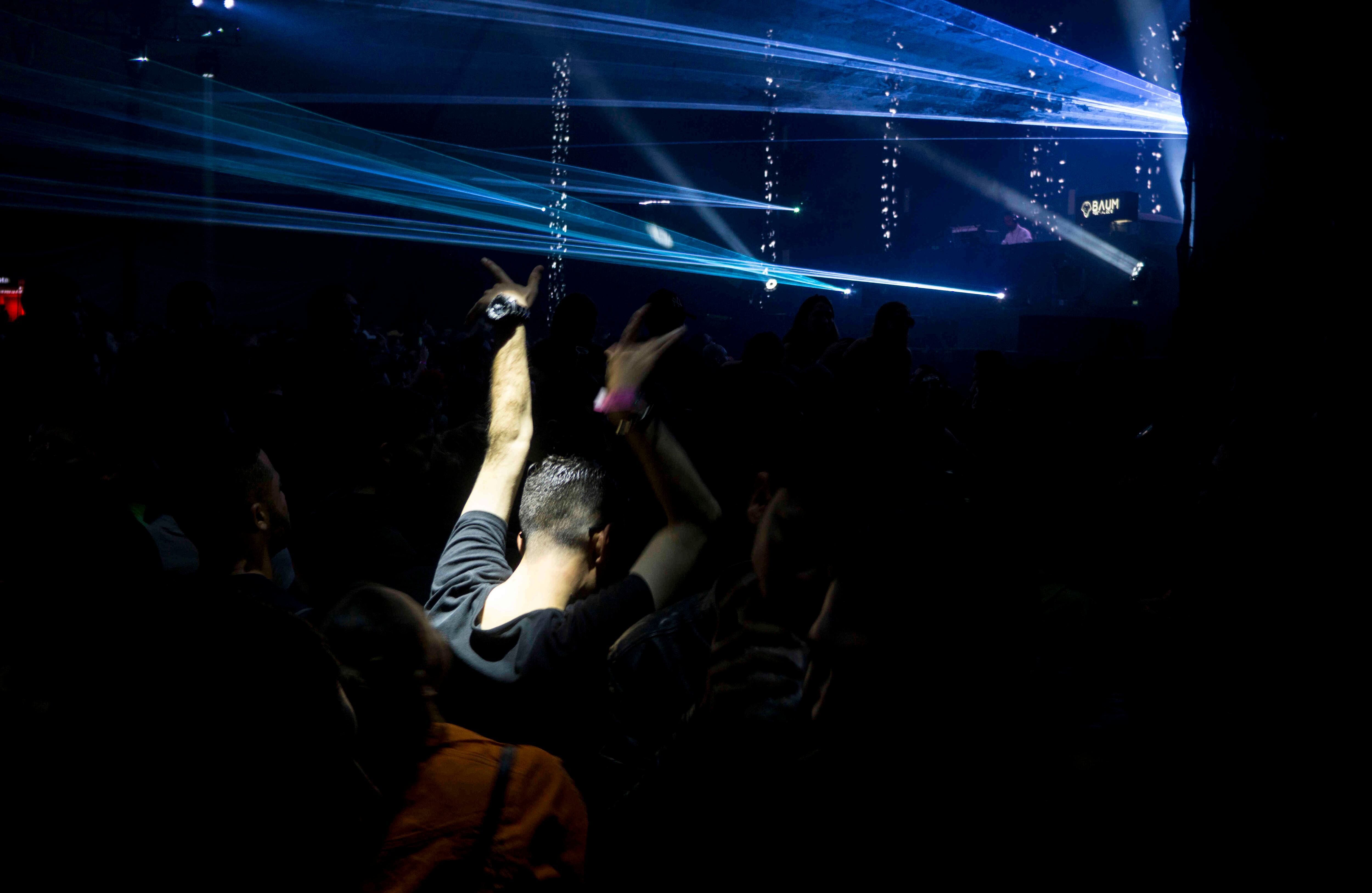 A muchos Djs les podrán decir el “papá del techno”, pero a Jeff Mills el apodo le queda perfecto. Fue un cierre destacado, lleno de brillos y con espectadores cansados de bailar durante casi 12 horas pero que a pesar de eso respondieron.