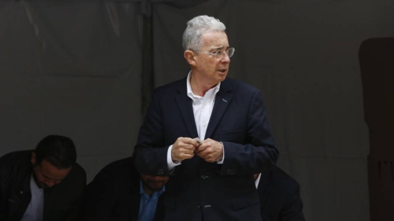 Álvaro Úribe Vélez.