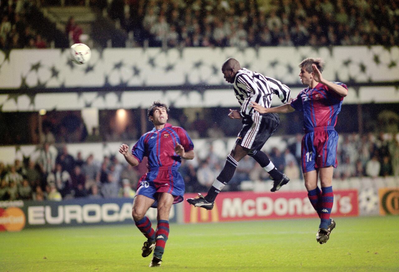 Faustino Asprilla firmó un 'Hat-Trick' ante el Barcelona por Champions League el 17 de septiembre de 1997