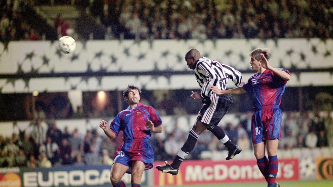 Faustino Asprilla firmó un 'Hat-Trick' ante el Barcelona por Champions League el 17 de septiembre de 1997