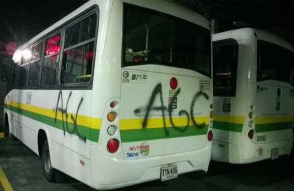 Clan Úsuga marcó hizo grafitis en buses en Medellín. Foto: Archivo particular.