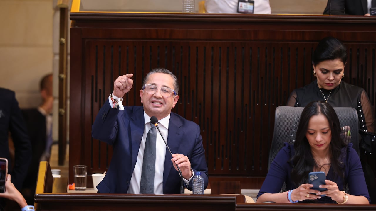 Julio César Triana, representante a la Cámara, habló como figura de la oposición.