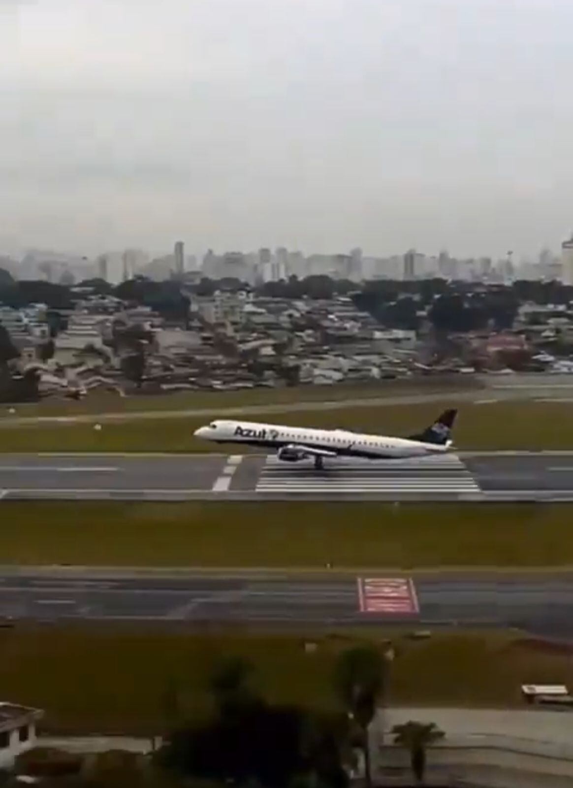 El avión despegó con 100 metros de pista