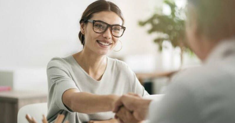 Las empresas están obligadas a contratar personal que tenga su documentación legal, de lo contrario debe asumir fuertes multas.