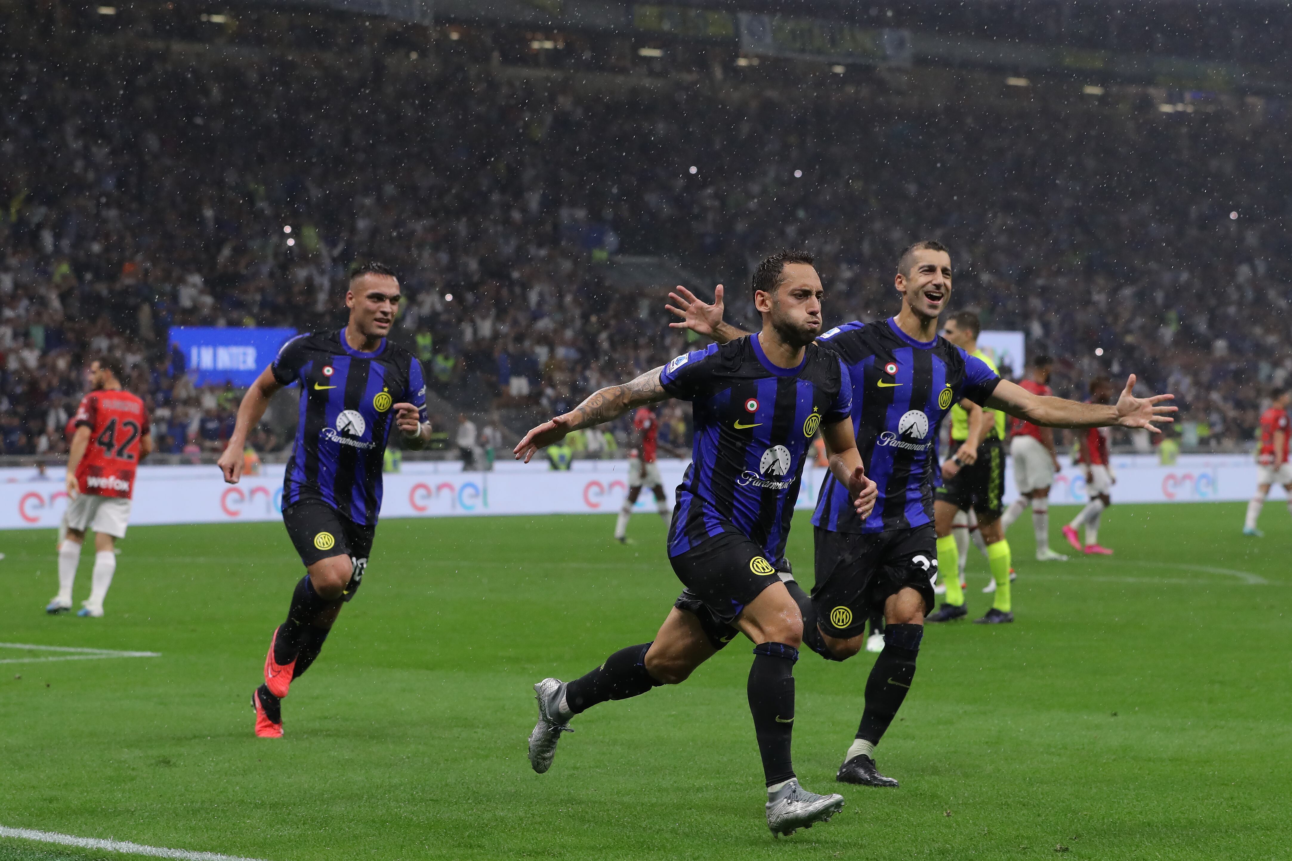 Hakan Calhanoglu le marcó de penal al Milán.