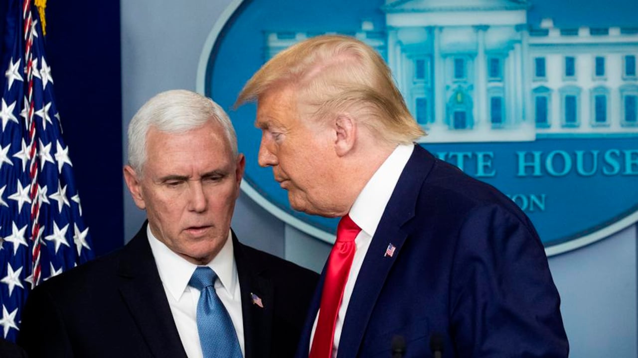 Con la presentación oficial de la documentación ante la Comisión Federal de Elecciones de EE. UU. para concurrir a las primarias del Partido Republicano de cara a los comicios presidenciales de 2024, el exvicepresidente Mike Pence entró formalmente a la disputa por la Casa Blanca y en las que se enfrentará a Donald Trump.