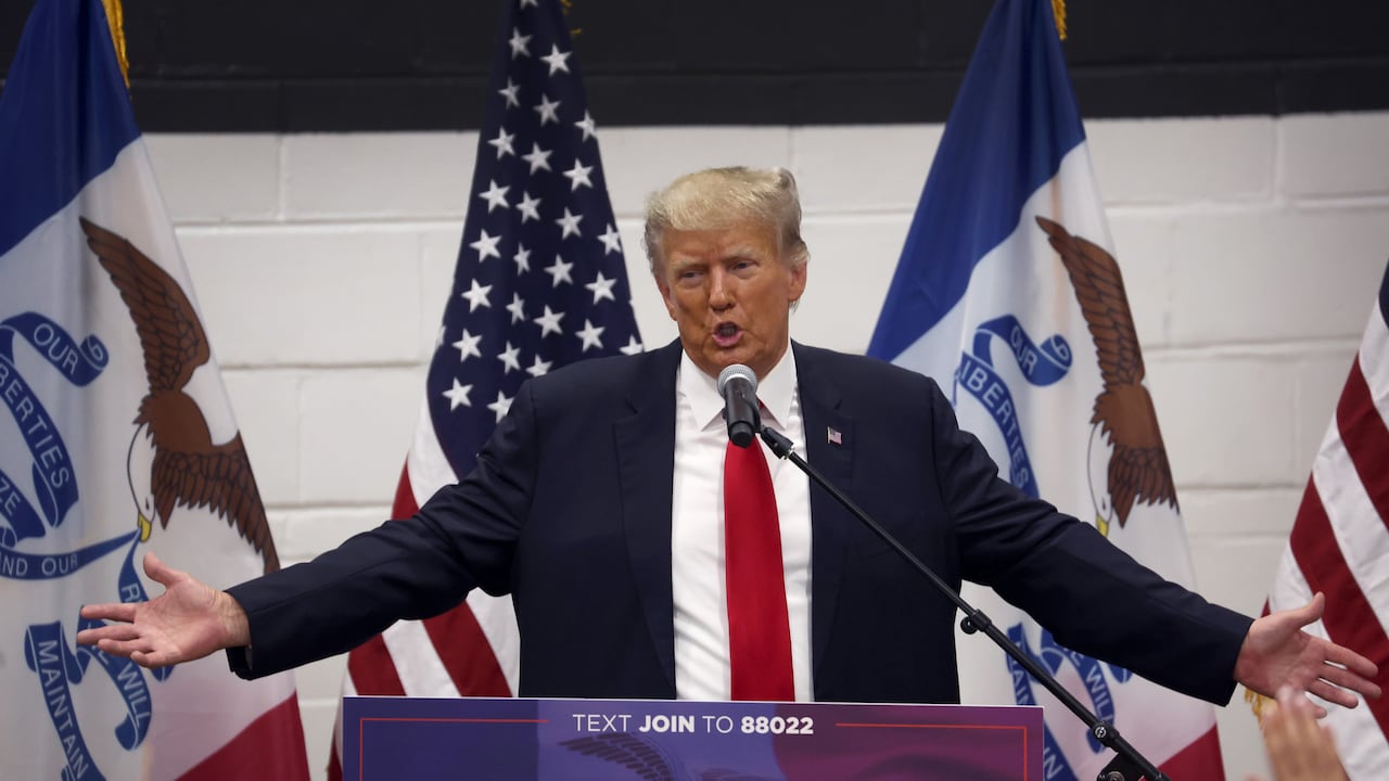 El expresidente habló sobre Venezuela y afirmó que quiso quedarse con su petróleo.