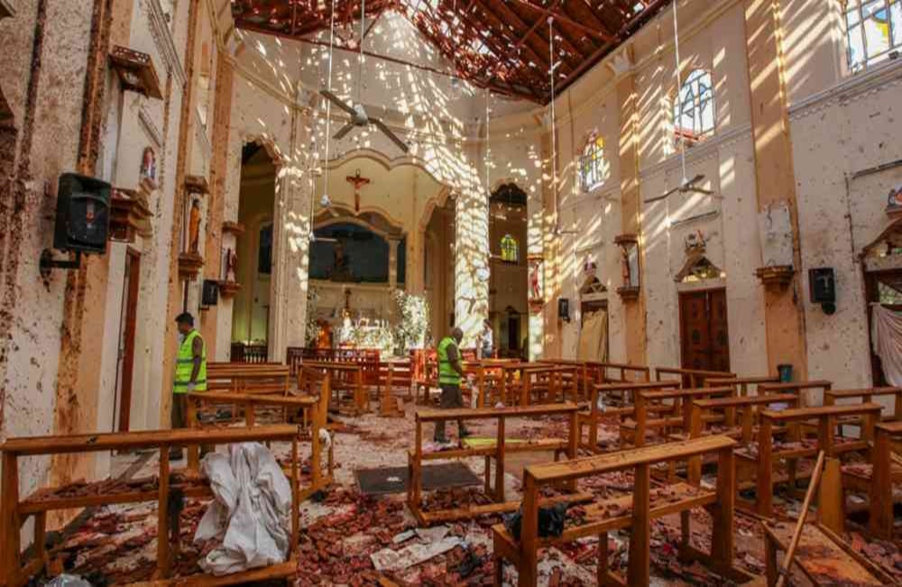 El presidente Donald Trump envió en un mensaje en Twitter las "sentidas condolencias de la gente de Estados Unidos a la de Sri Lanka por los horribles ataques terroristas". "¡Estamos listos para ayudar!" agregó Trump.