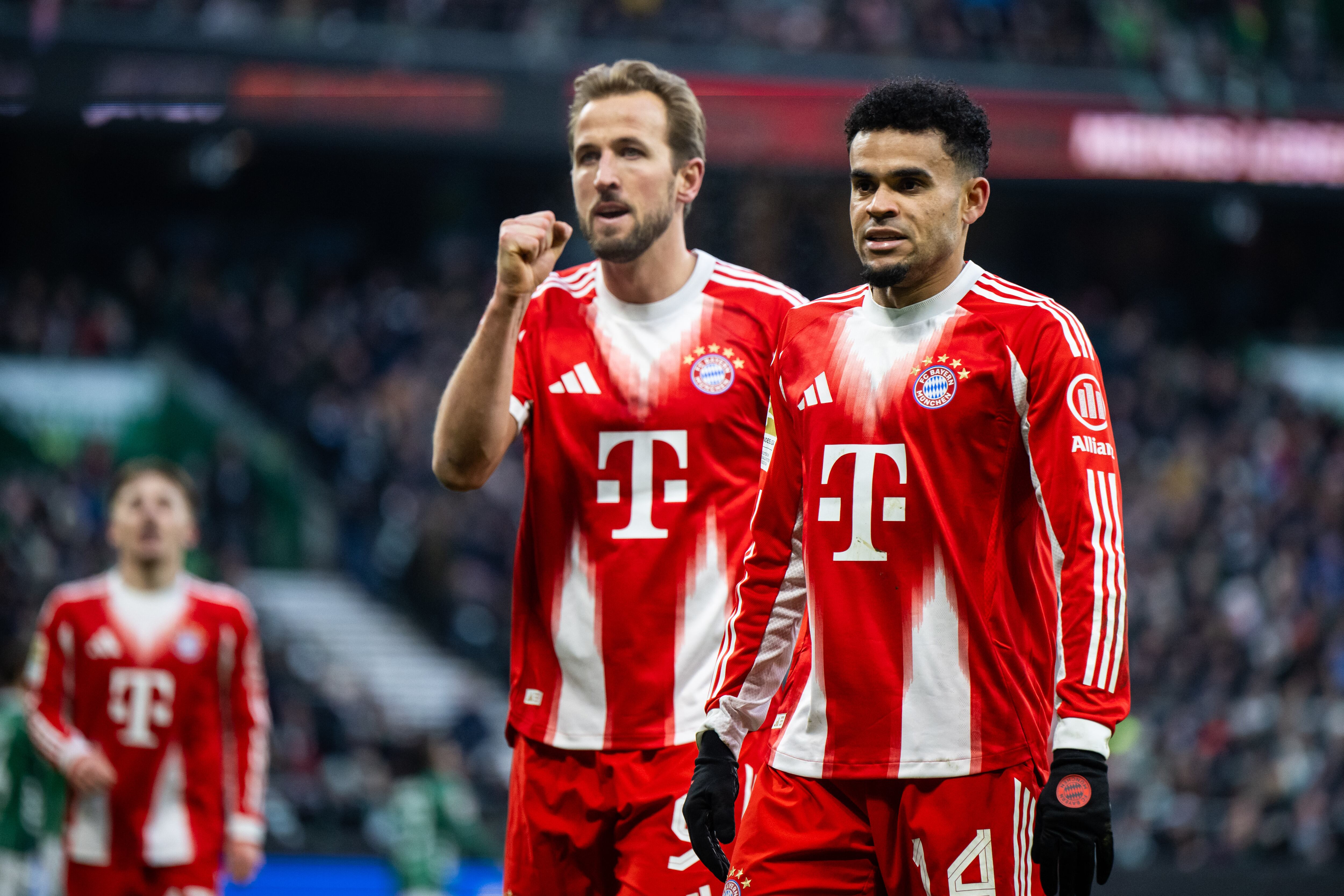 BREMEN, GERMANY - FEBRUARY 14: Harry Kane and Luis Diaz (L-R) of Munich celebrate after their team's third goal during the Bundesliga match between SV Werder Bremen and FC Bayern München at Weserstadion on February 14, 2026 in Bremen, Germany. (Photo by Marvin Ibo Guengoer - GES Sportfoto/Getty Images)