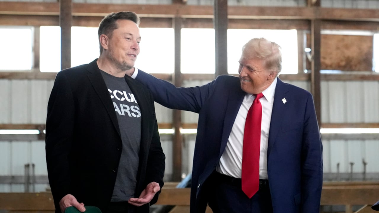 Elon Musk, director ejecutivo de Tesla y SpaceX, y el expresidente Donald Trump