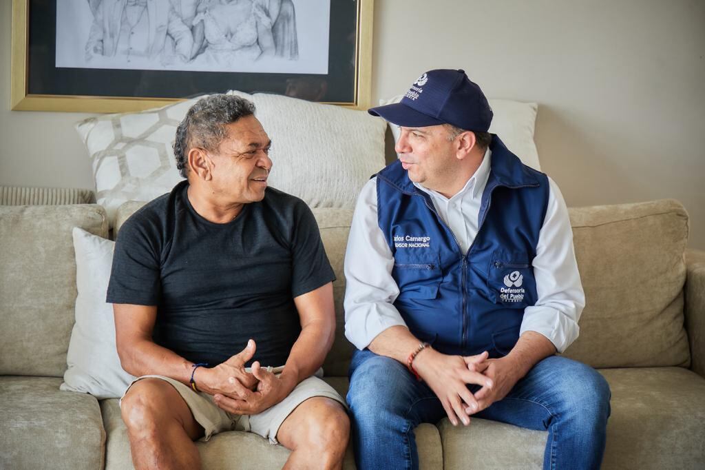 Encuentro entre el defensor del Pueblo, Carlos Camargo Assis, con Luis Manuel Díaz, padre del futbolista Luis Díaz.