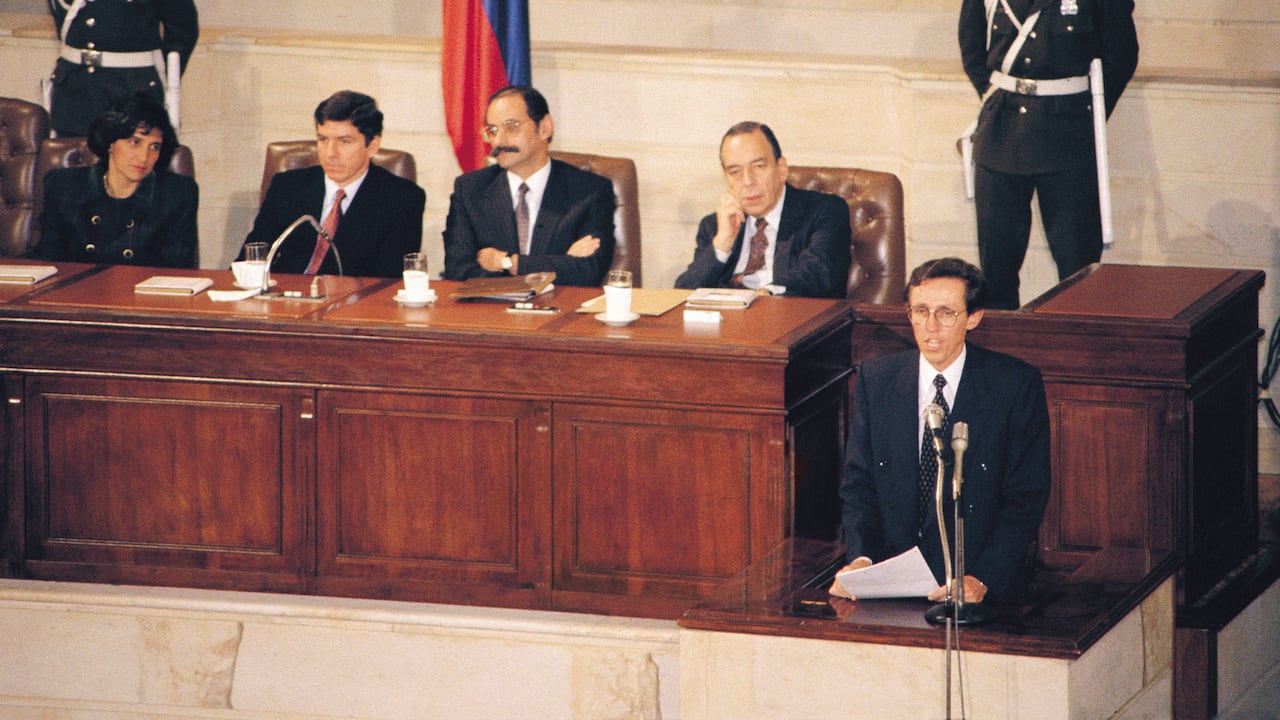 Antonio Navarro, copresidente de la Constituyente, pronuncia su discurso el 4 de julio de 1991